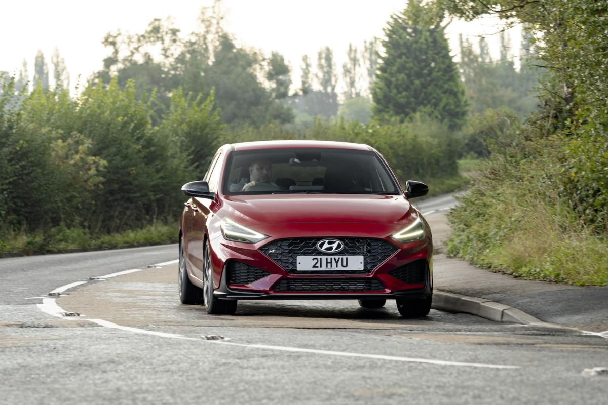 Hyundai i30 Fastback 2022 front tracking