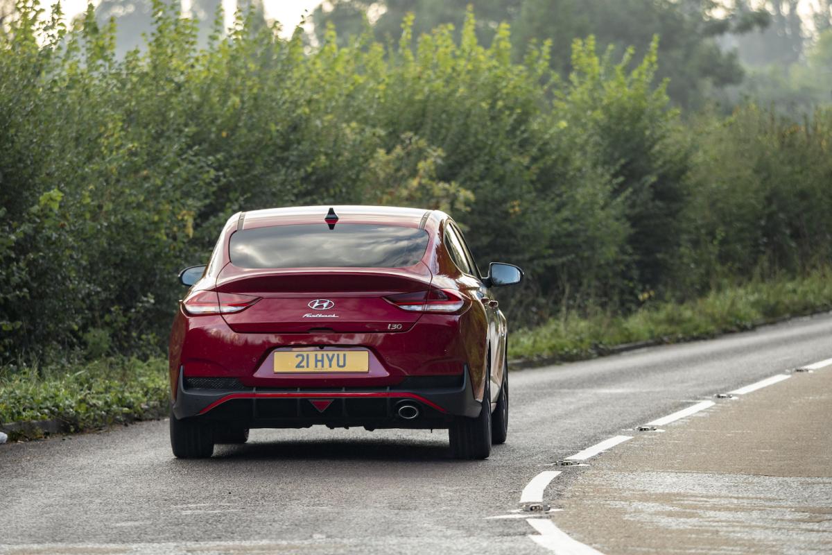 Hyundai i30 Fastback 2022 rear tracking