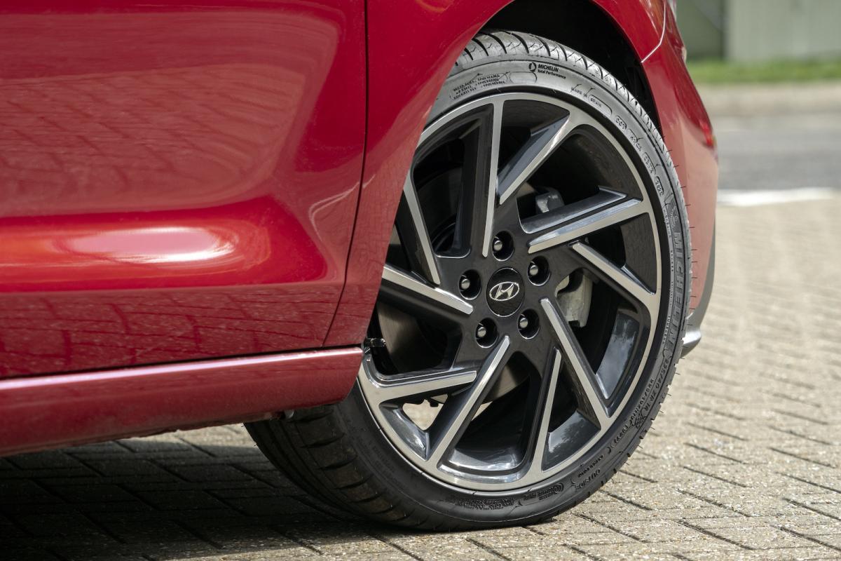 Hyundai i30 Fastback 2022 alloy wheel detail