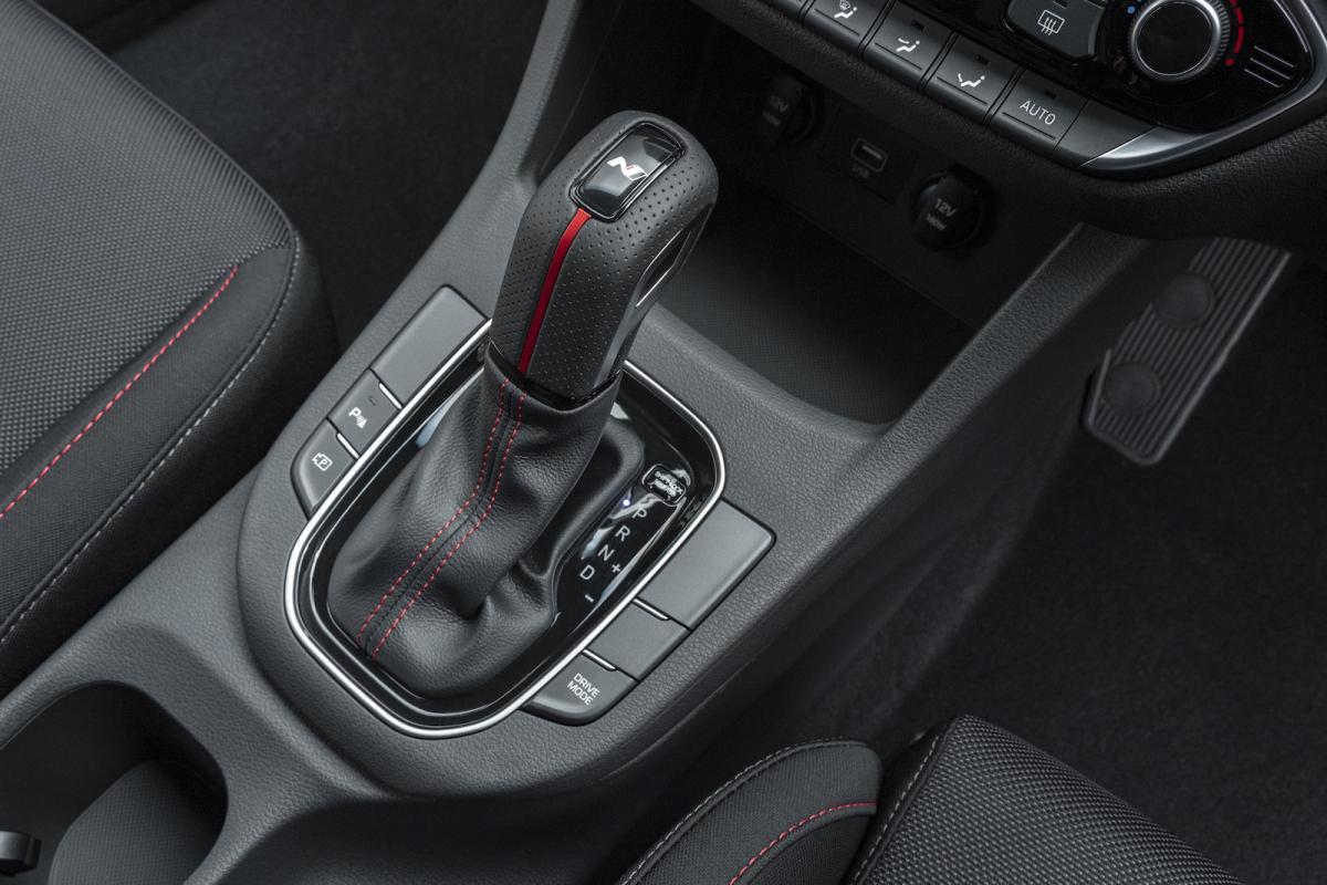Hyundai i30 Fastback 2022 interior detail