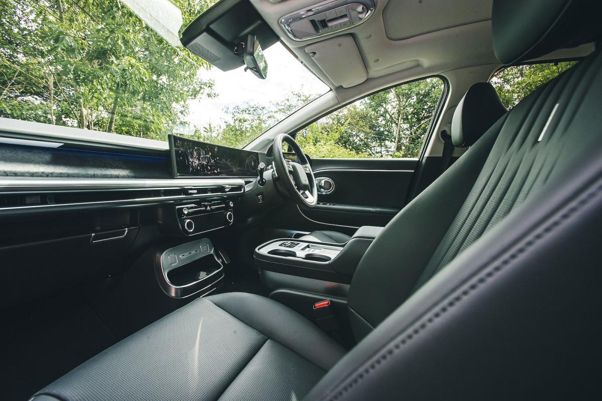 Hyundai Ioniq 9 front seats