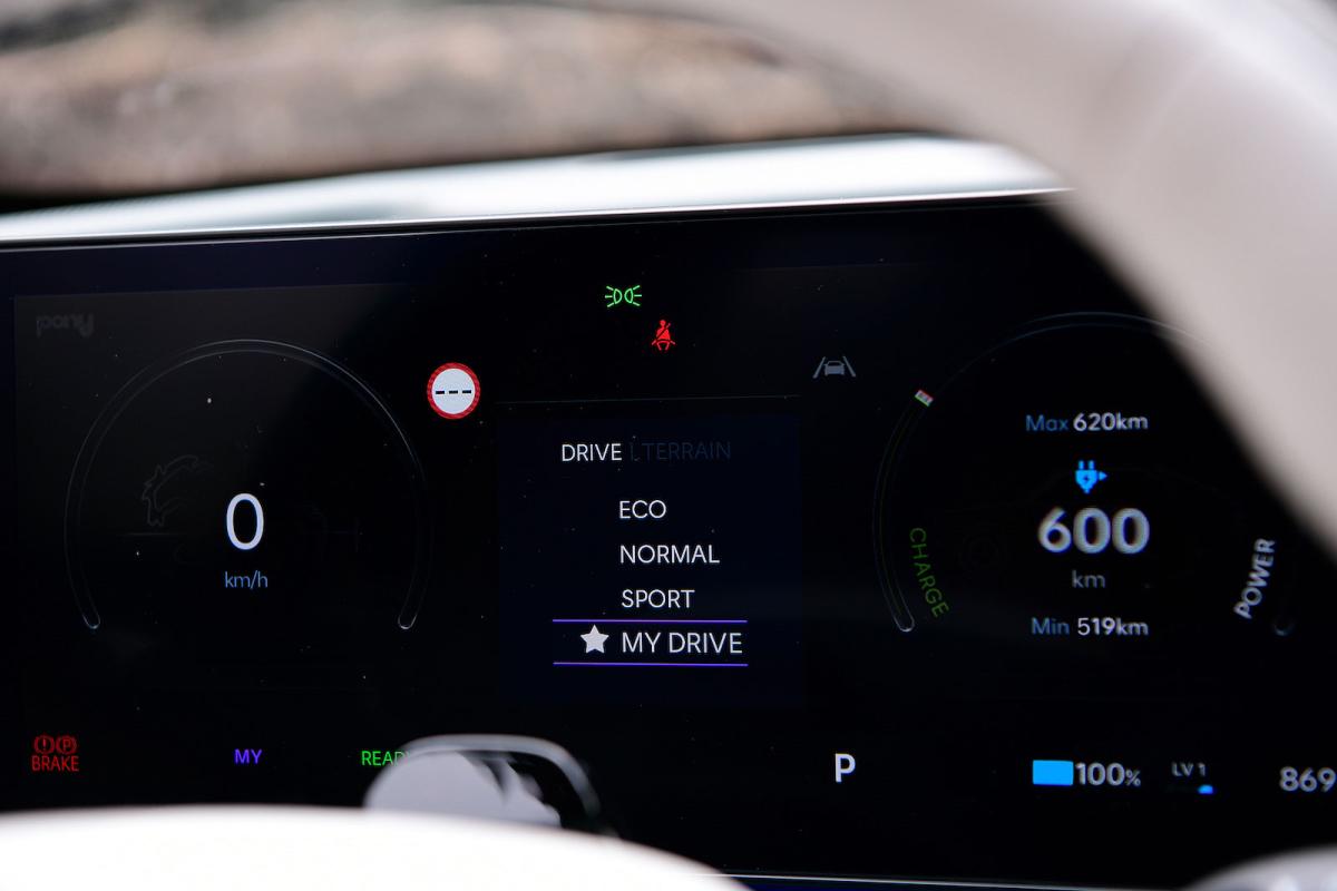 Hyundai Ioniq 9 driver display