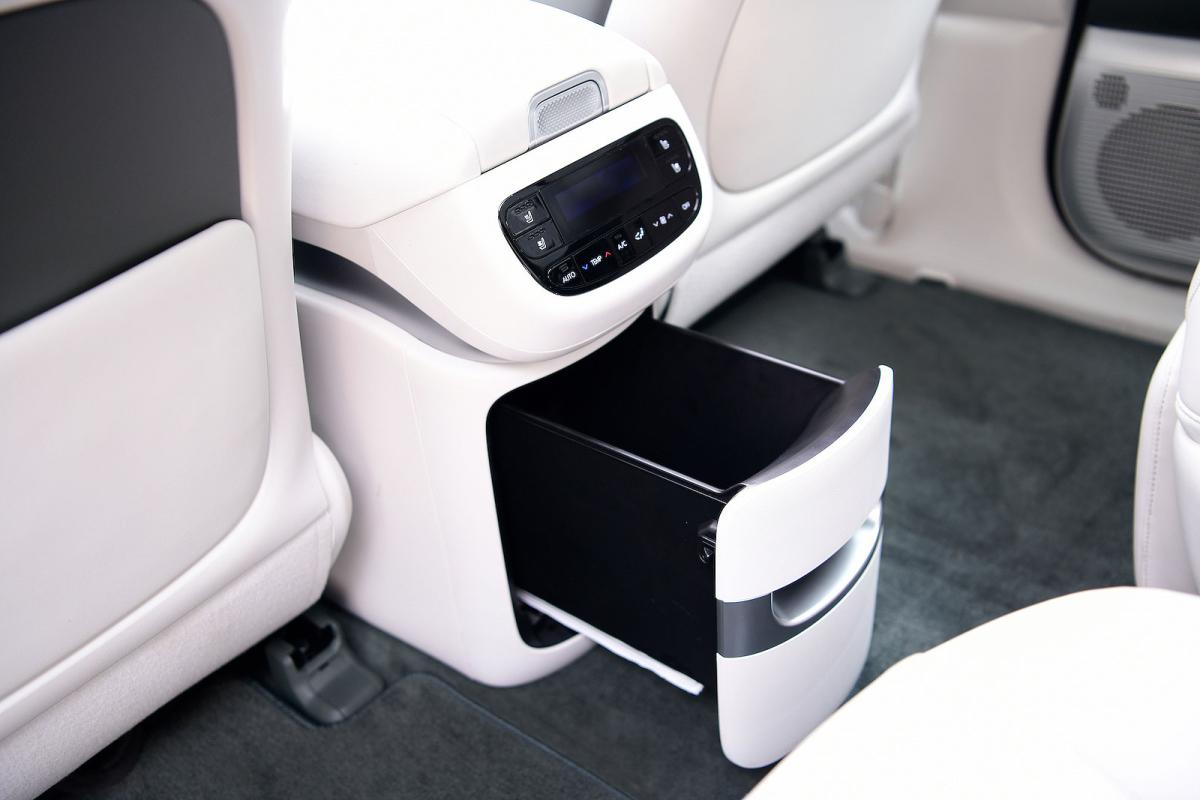 Hyundai Ioniq 9 rear interior storage