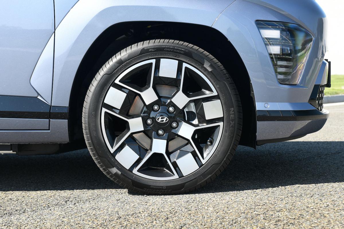 Hyundai Kona Electric alloy wheel