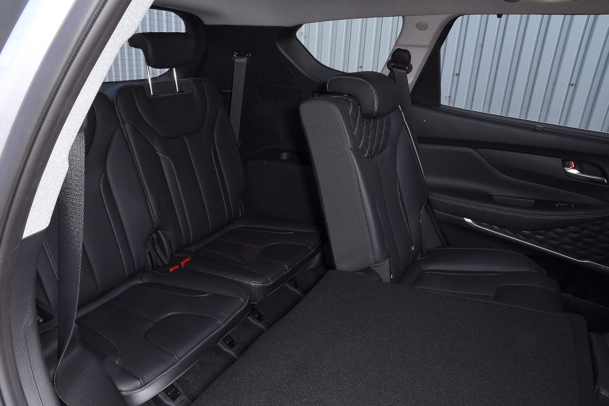 Used Hyundai Santa Fe 2018-2024 interior back seats