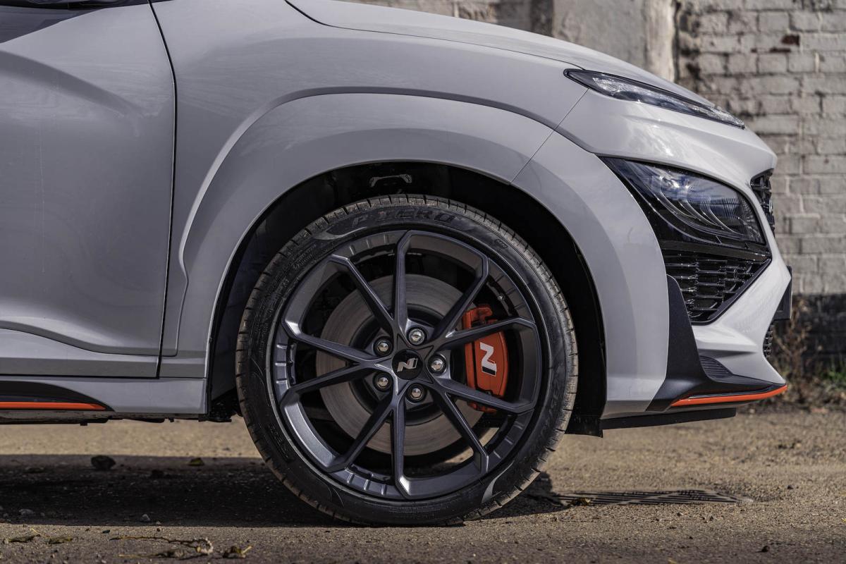 Hyundai Kona N 2021 alloy wheel detail