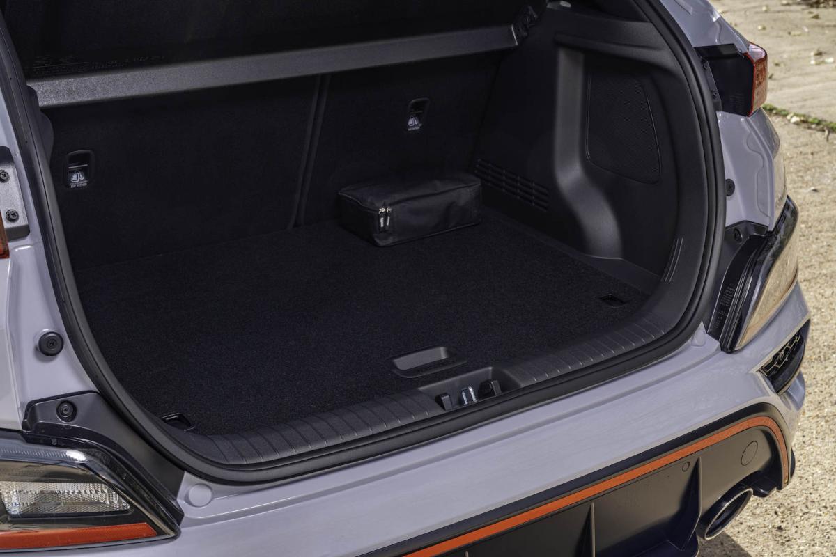 Hyundai Kona N 2021 boot open