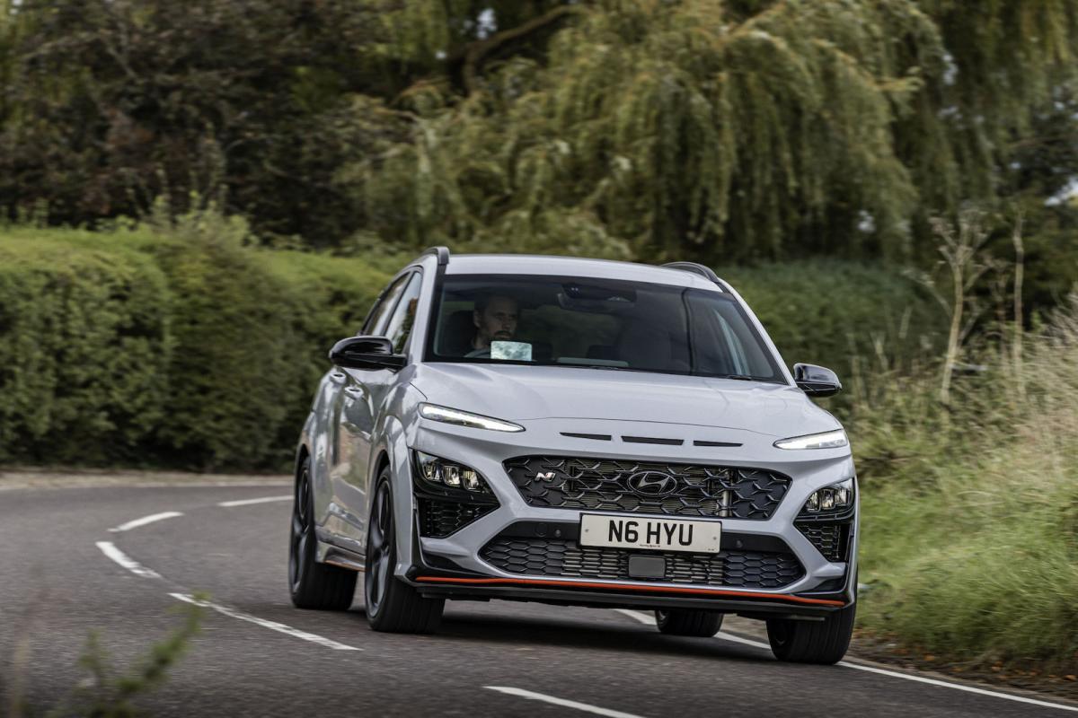 Hyundai Kona N 2021 front cornering