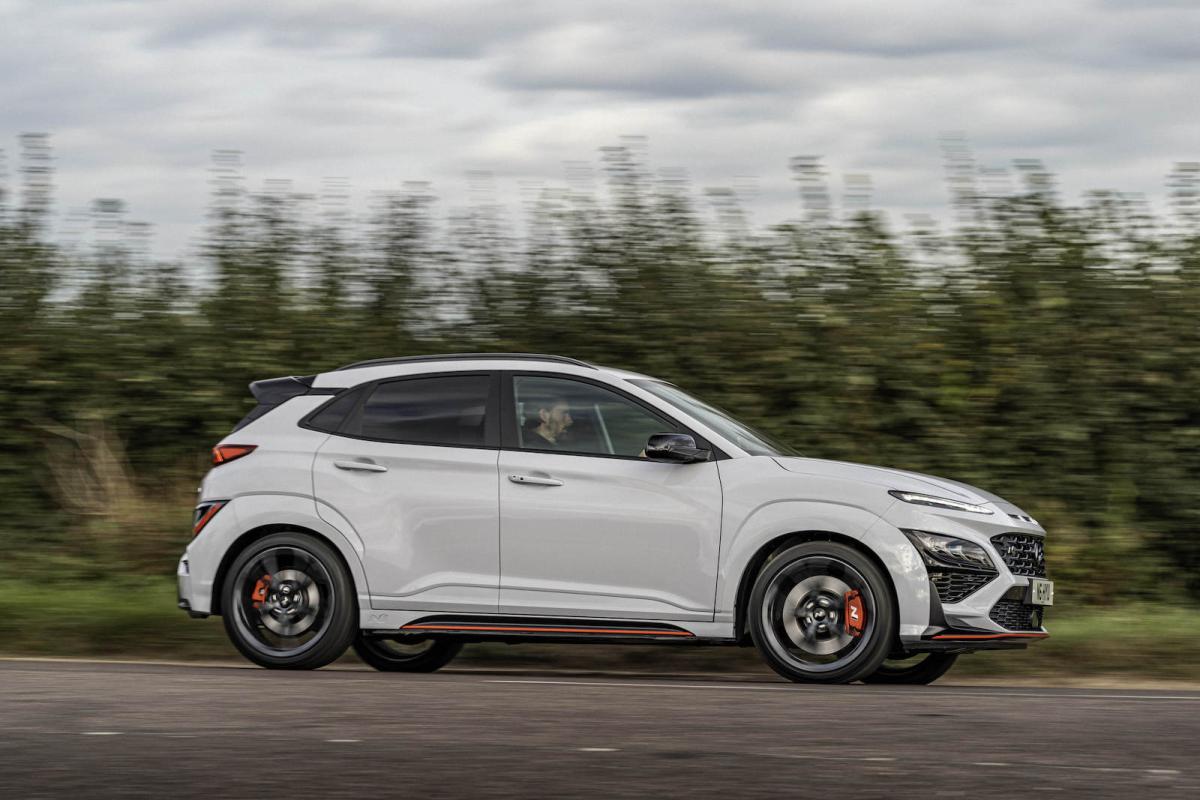 Hyundai Kona N 2021 right tracking