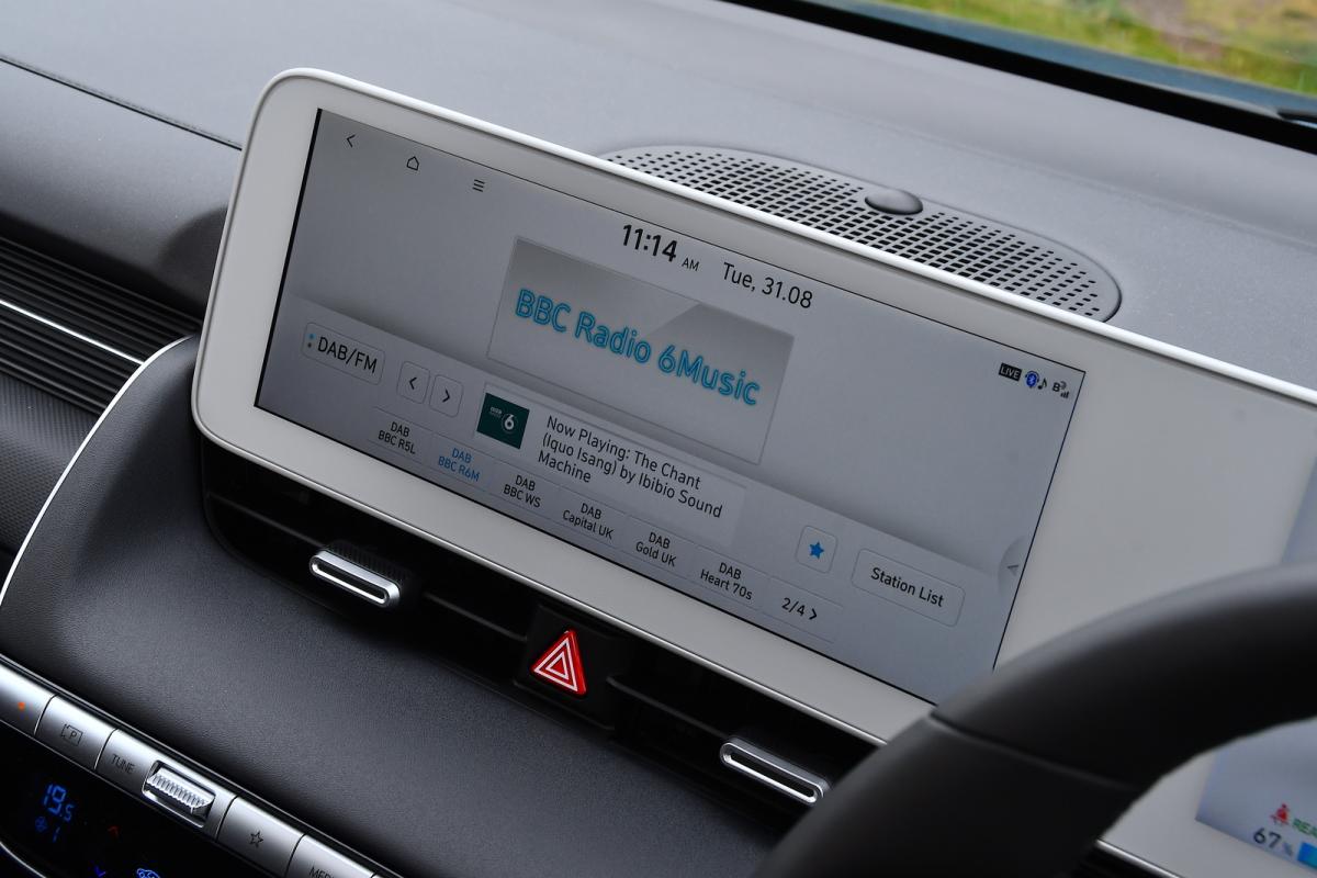 Hyundai Ioniq 5 interior infotainment 