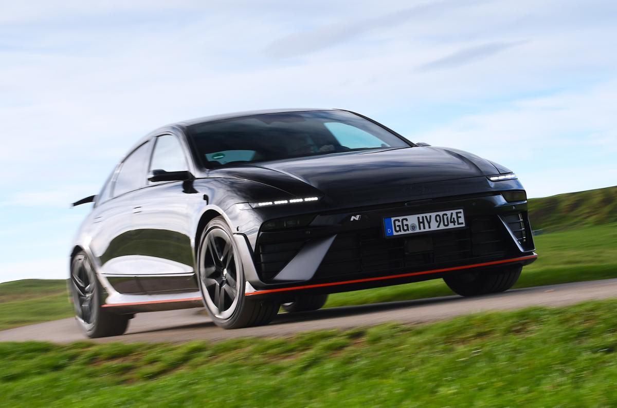 Hyundai Ioniq 6 N front driving