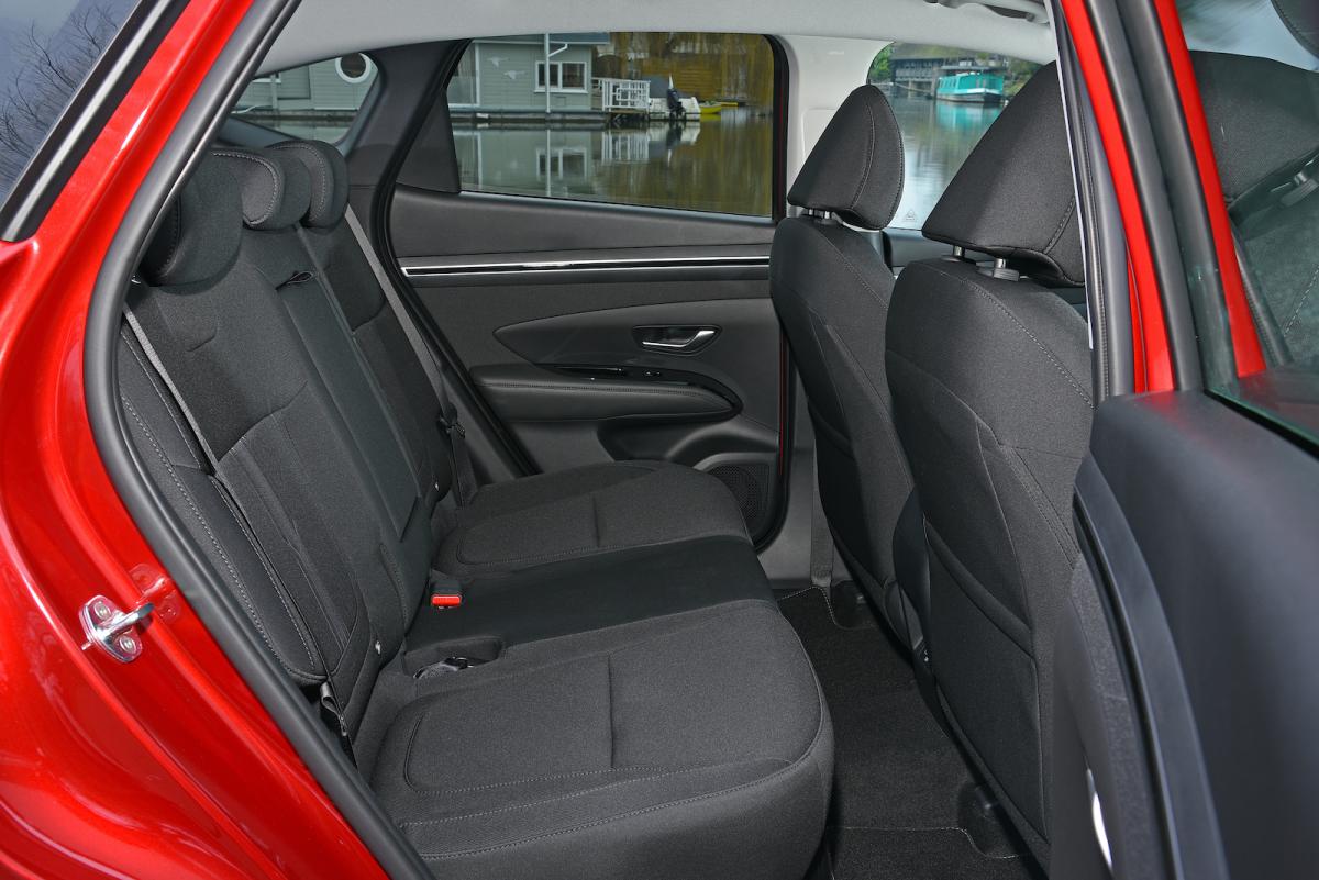 Used Hyundai Tucson 2021-present interior rear seats 