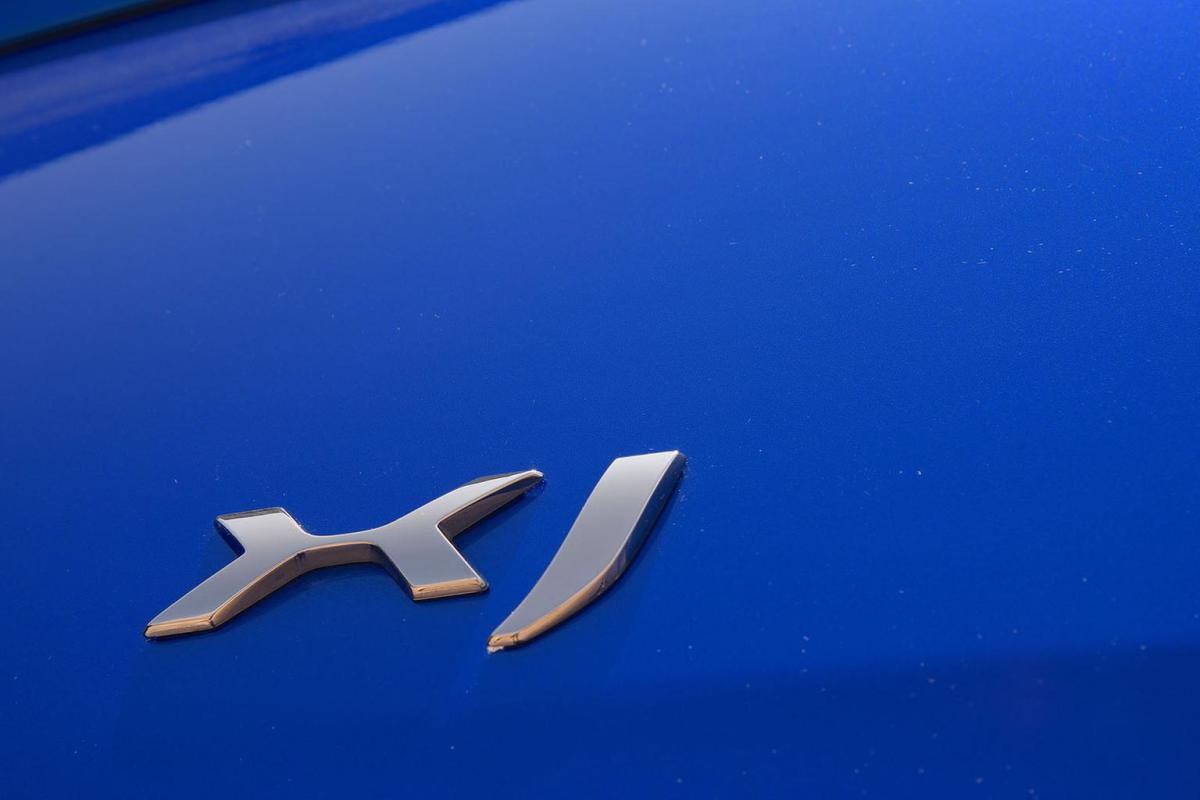 Used Jaguar XJ 2011-2019 badge