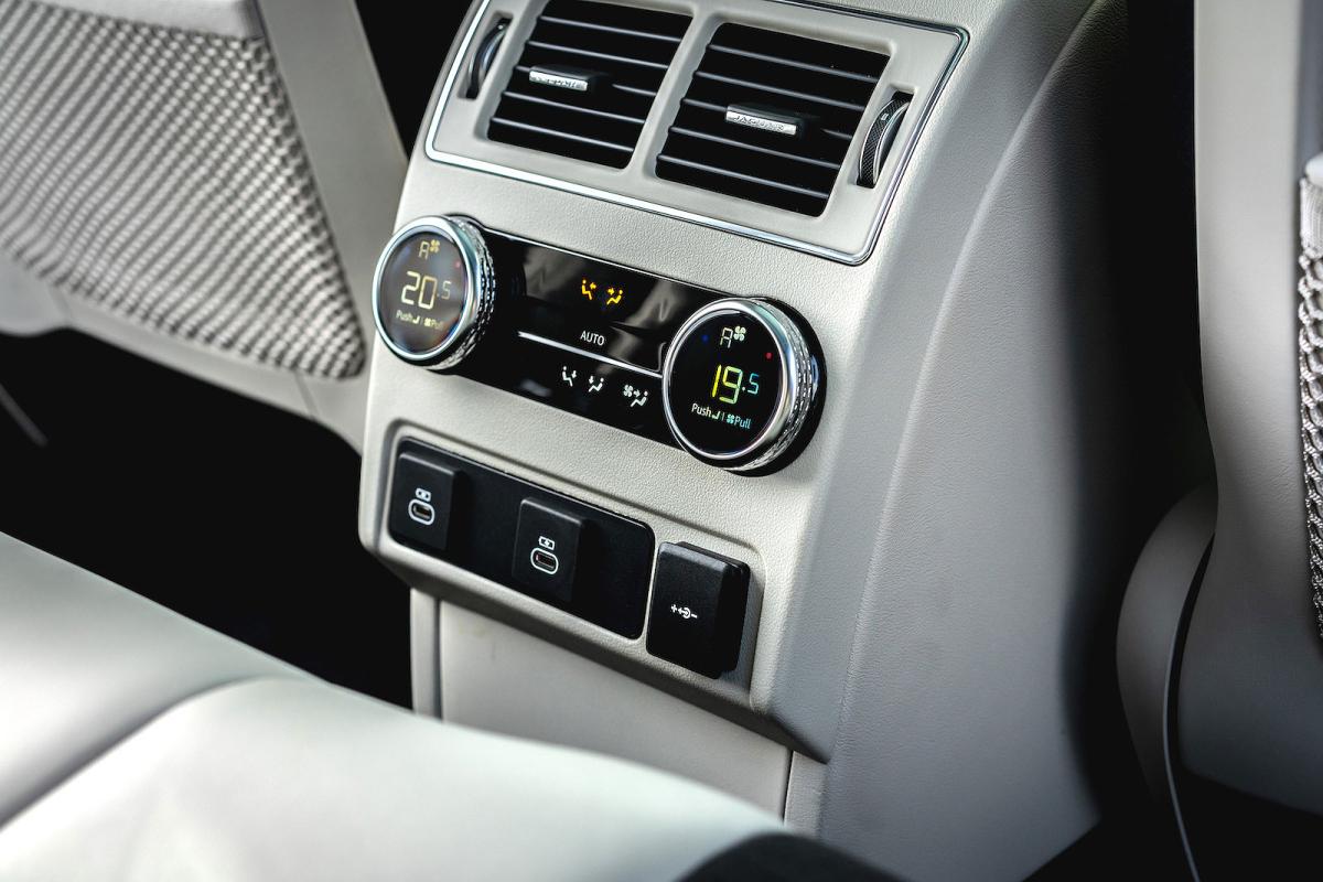 Jaguar F-Pace SVR interior detail
