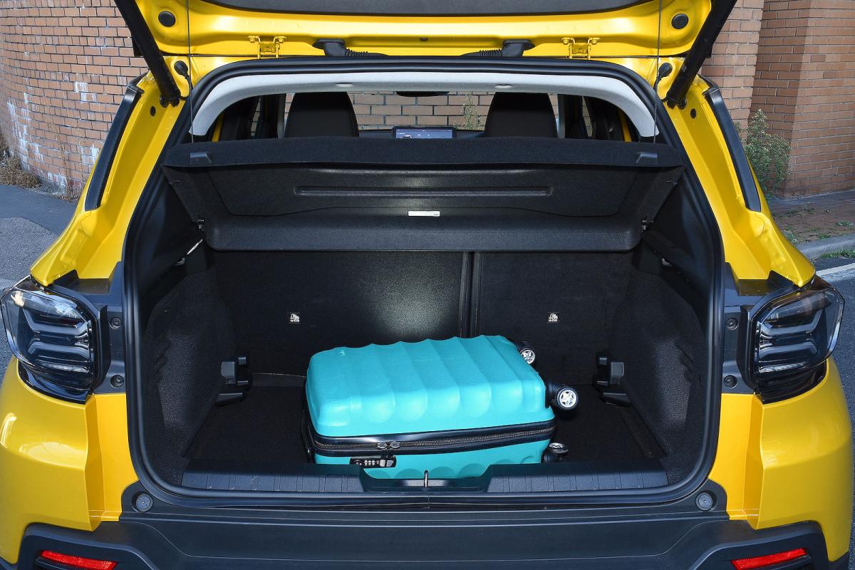 Jeep Avenger boot open