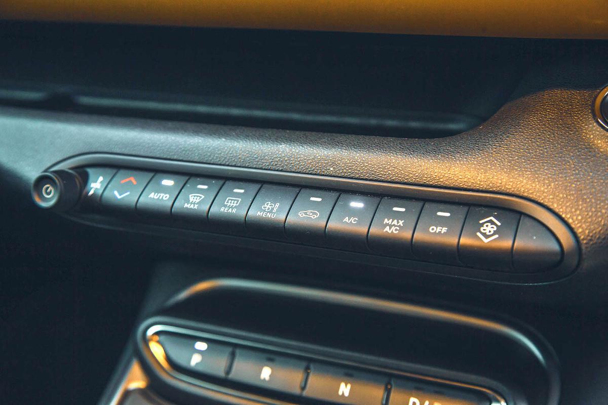 Jeep Avenger Electric air-con controls