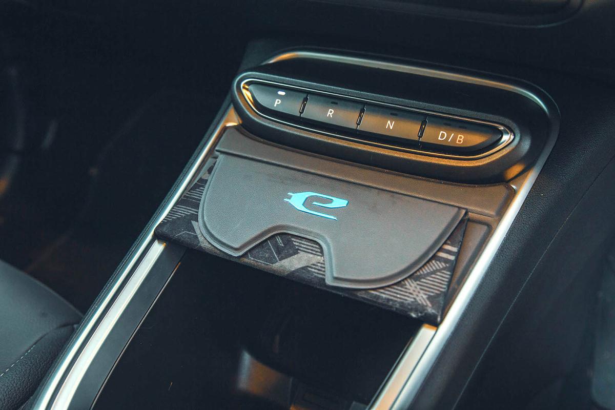 Jeep Avenger Electric gear selector buttons