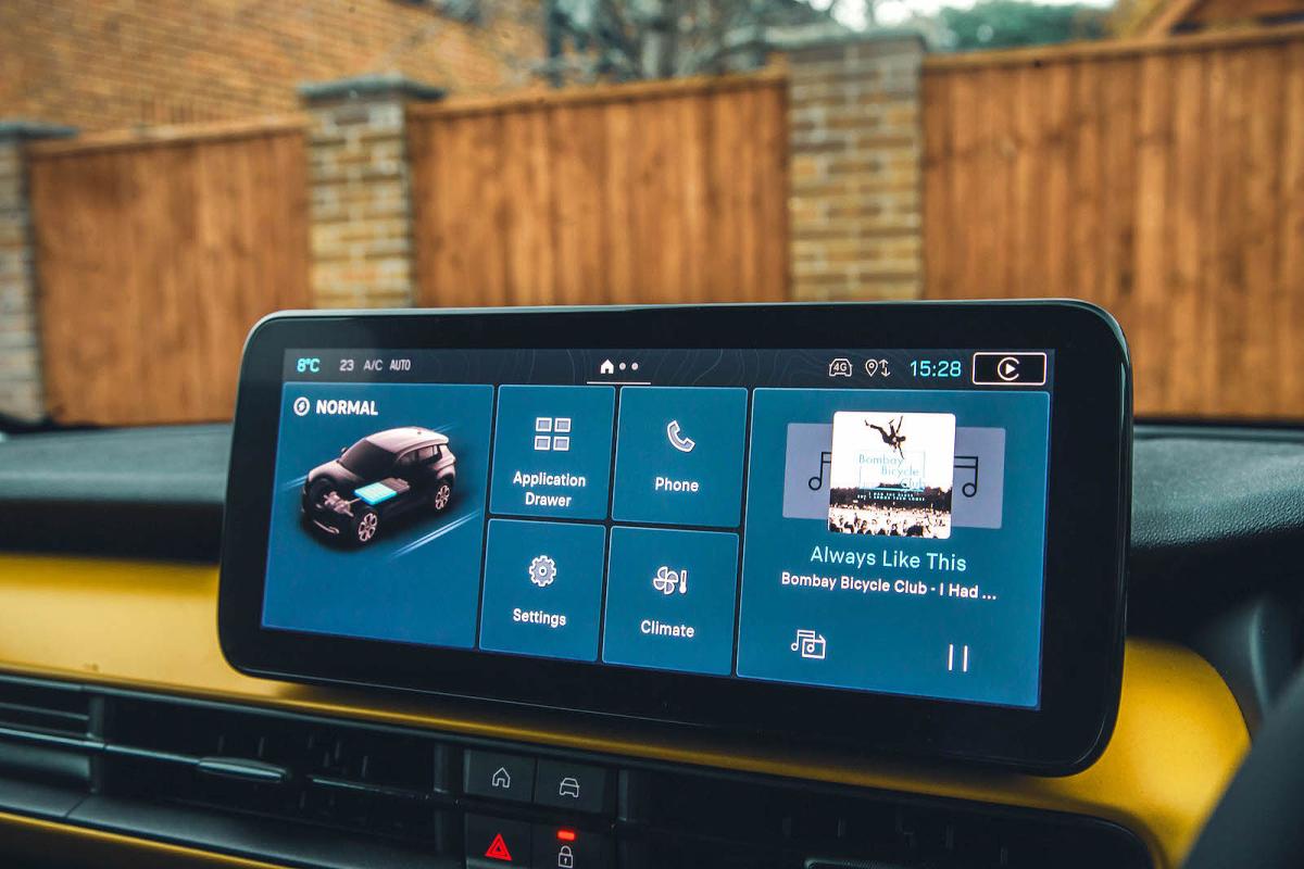Jeep Avenger Electric infotainment touchscreen