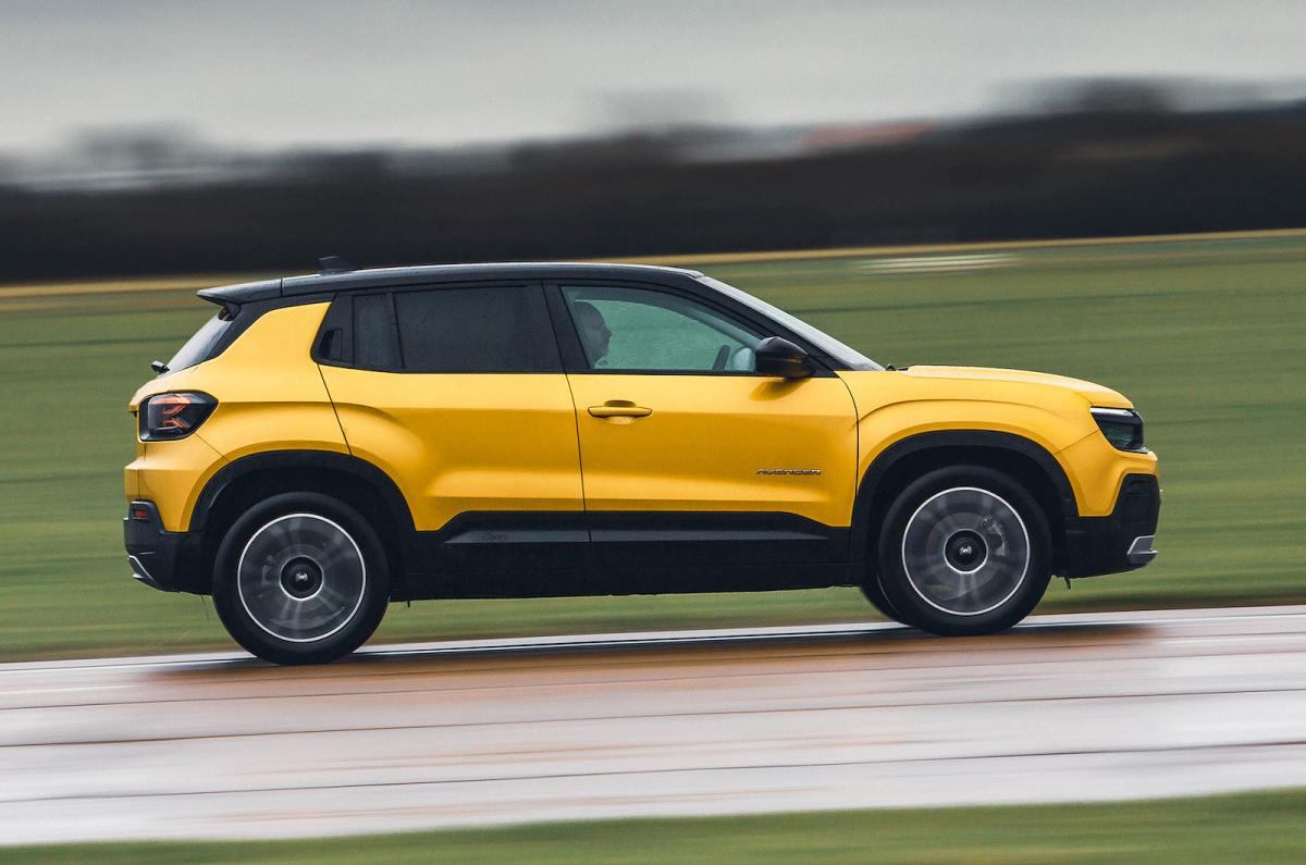 Jeep Avenger Electric right driving
