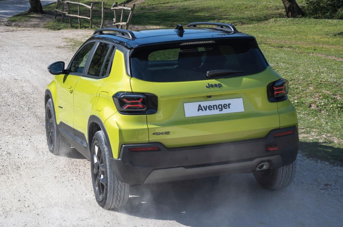 Jeep Avenger rear driving