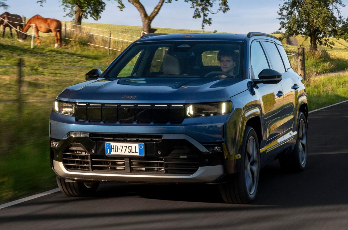 Jeep Compass PHEV front dynamic
