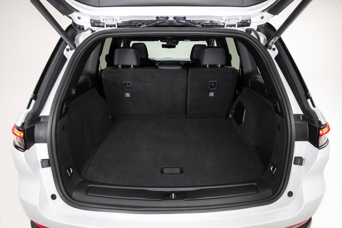 Jeep Grand Cherokee boot open