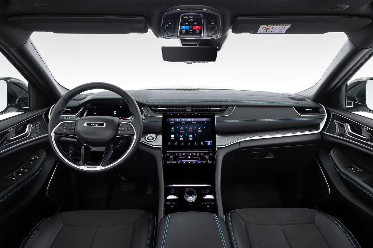 Jeep Grand Cherokee interior dashboard