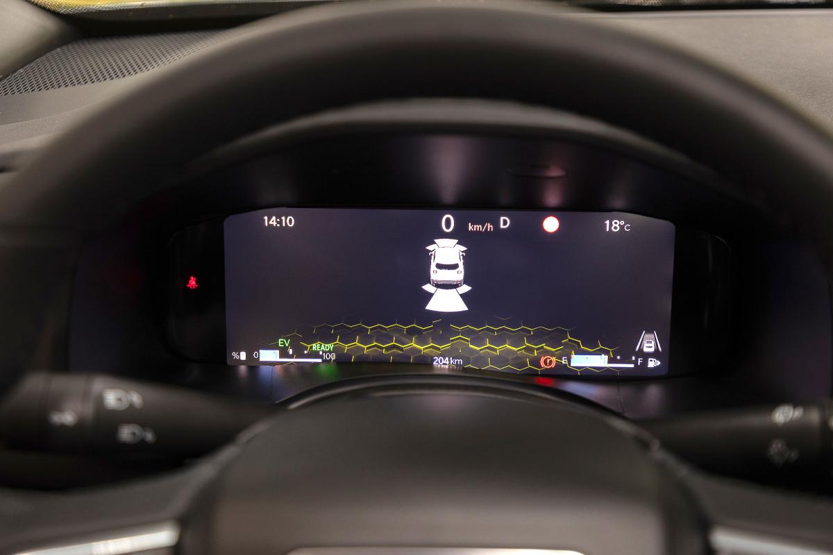Jeep Renegade driver display