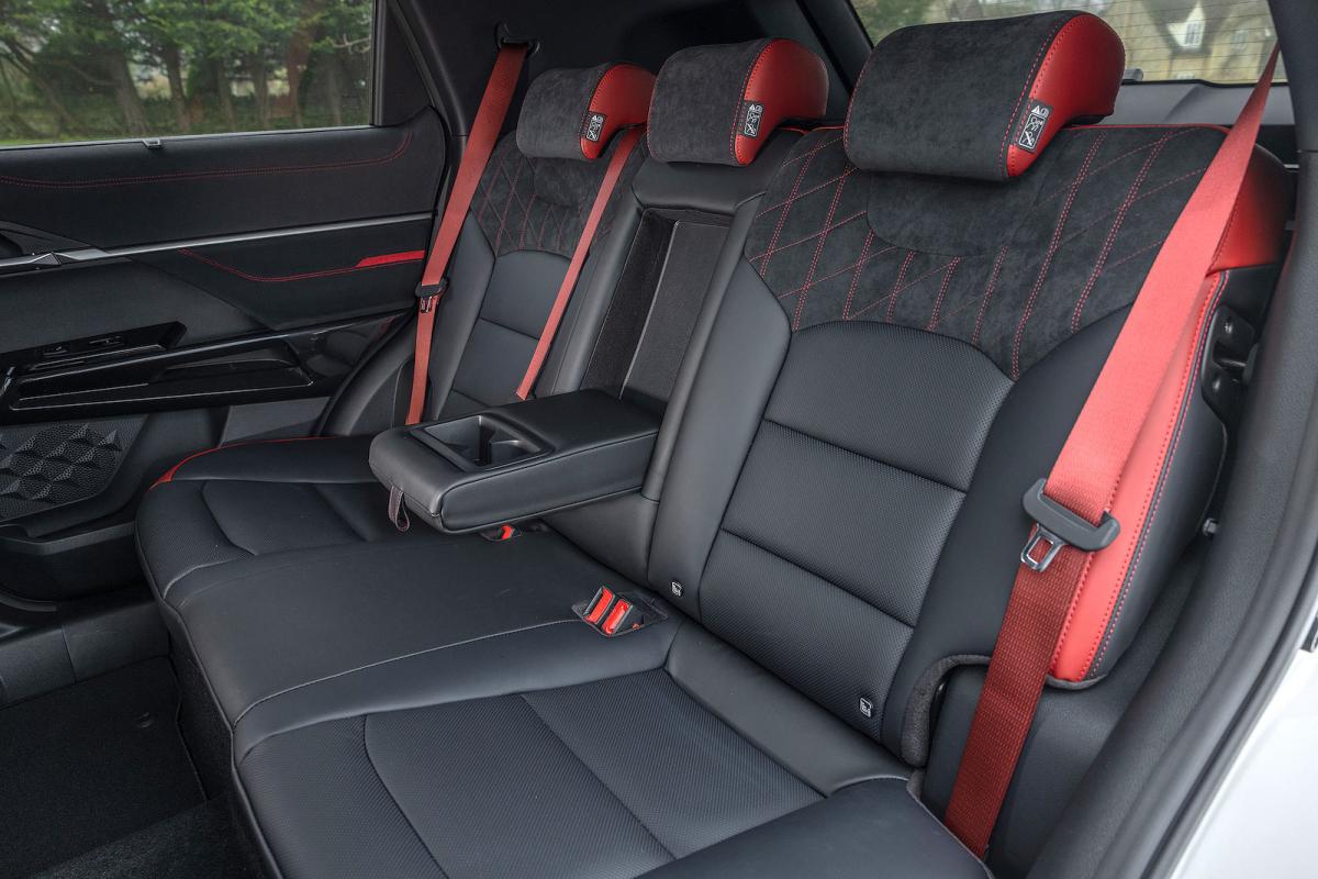 KGM Actyon back seats