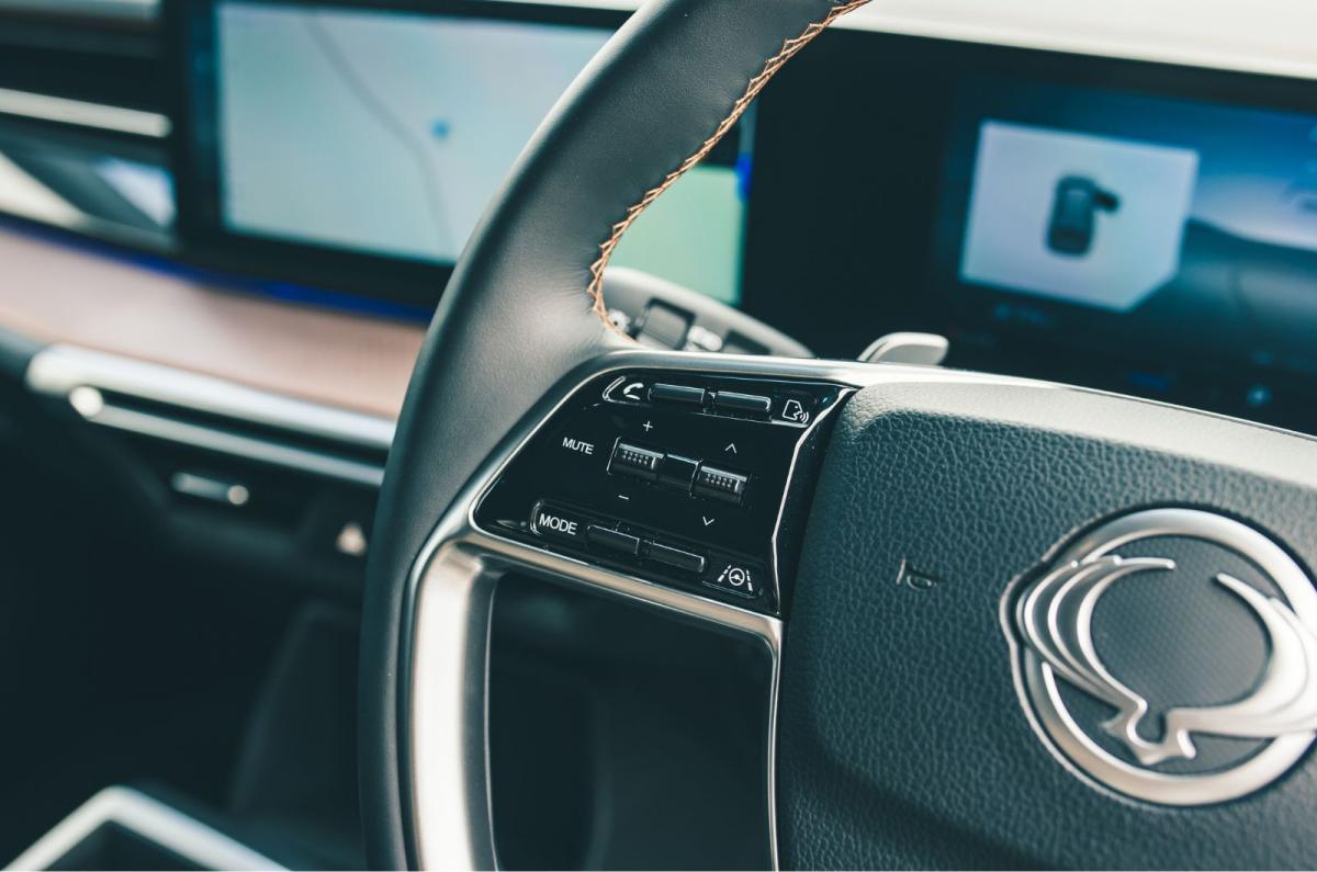 KGM Torres interior