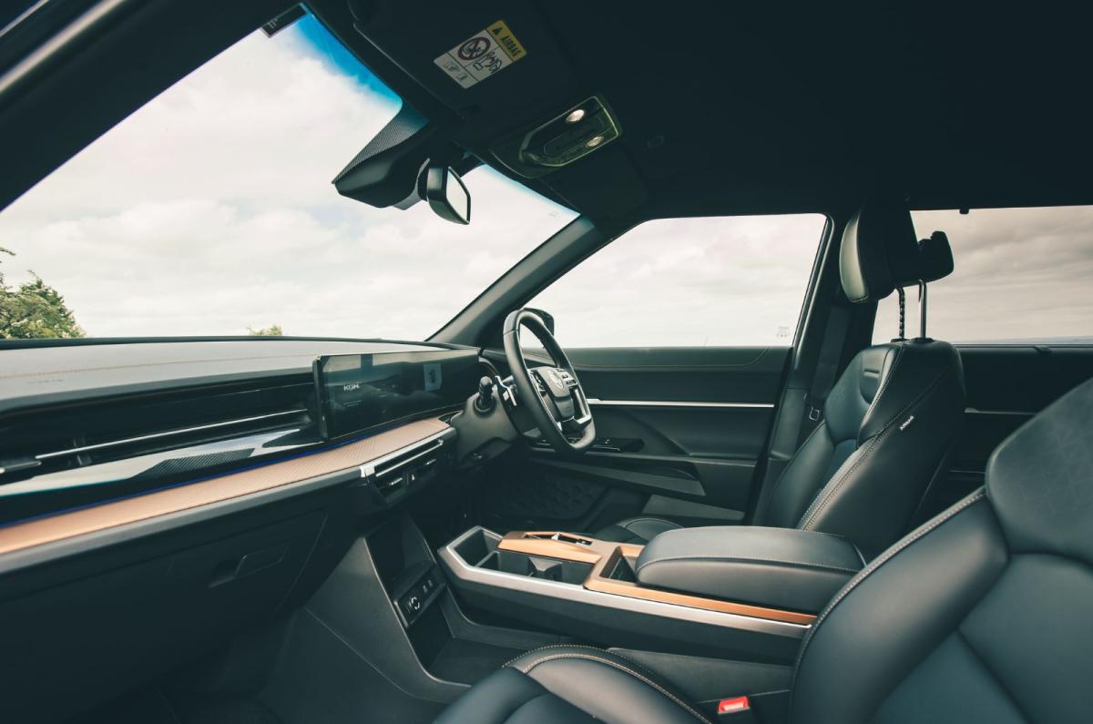 KGM Torres interior details