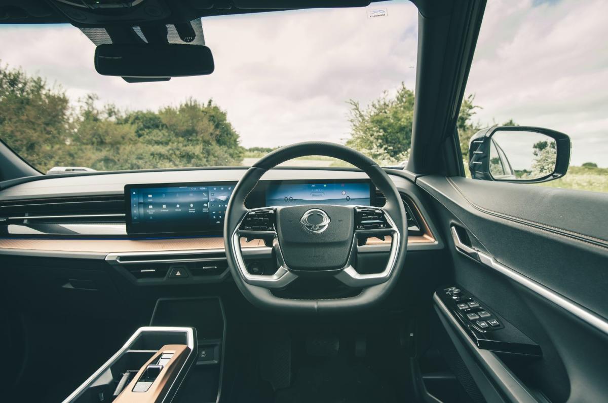 KGM Torres interior