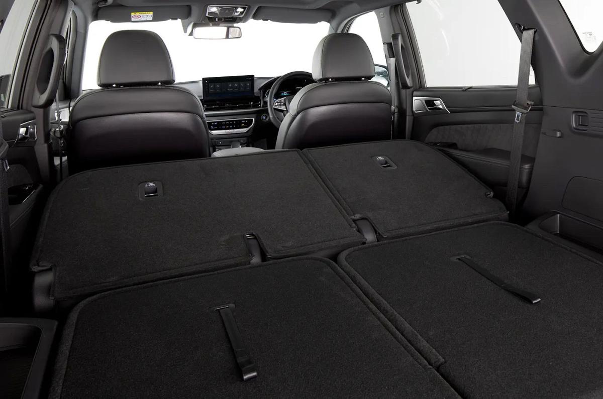 KGM Rexton boot