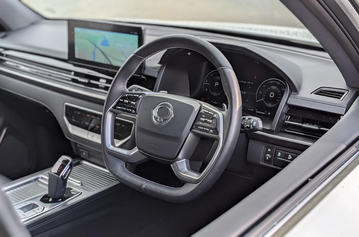 KGM Rexton Commercial dashboard