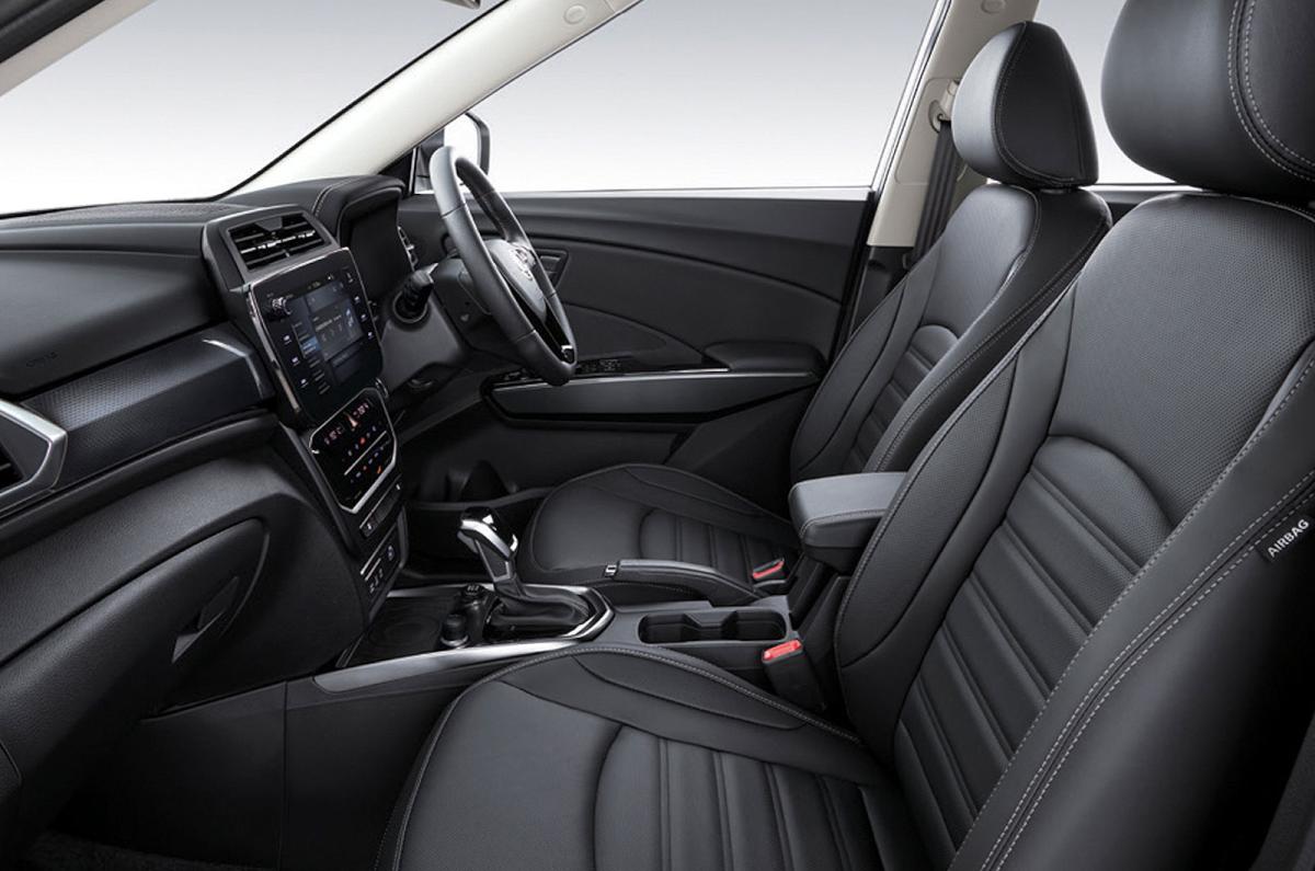 KGM Tivoli front seats