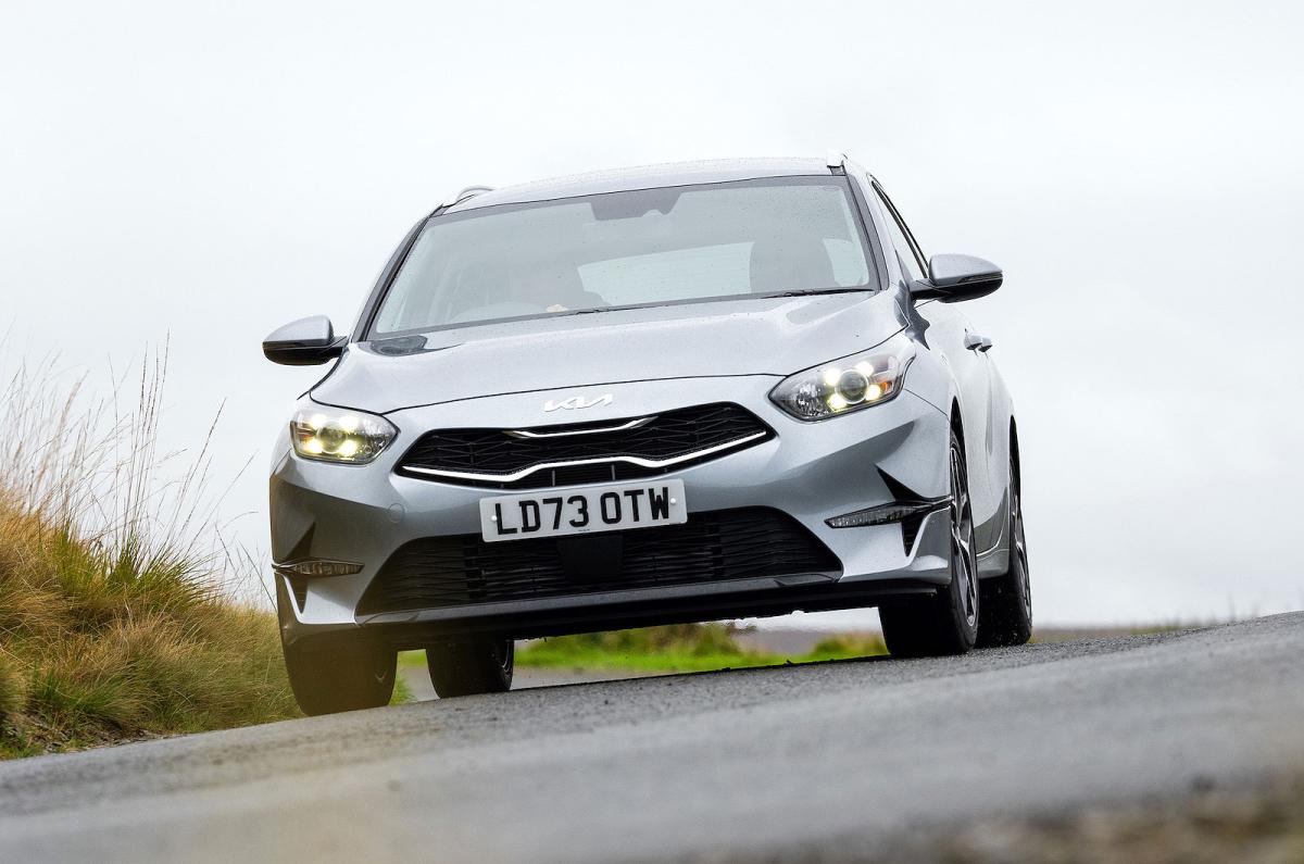 Kia Ceed Sportswagon front cornering