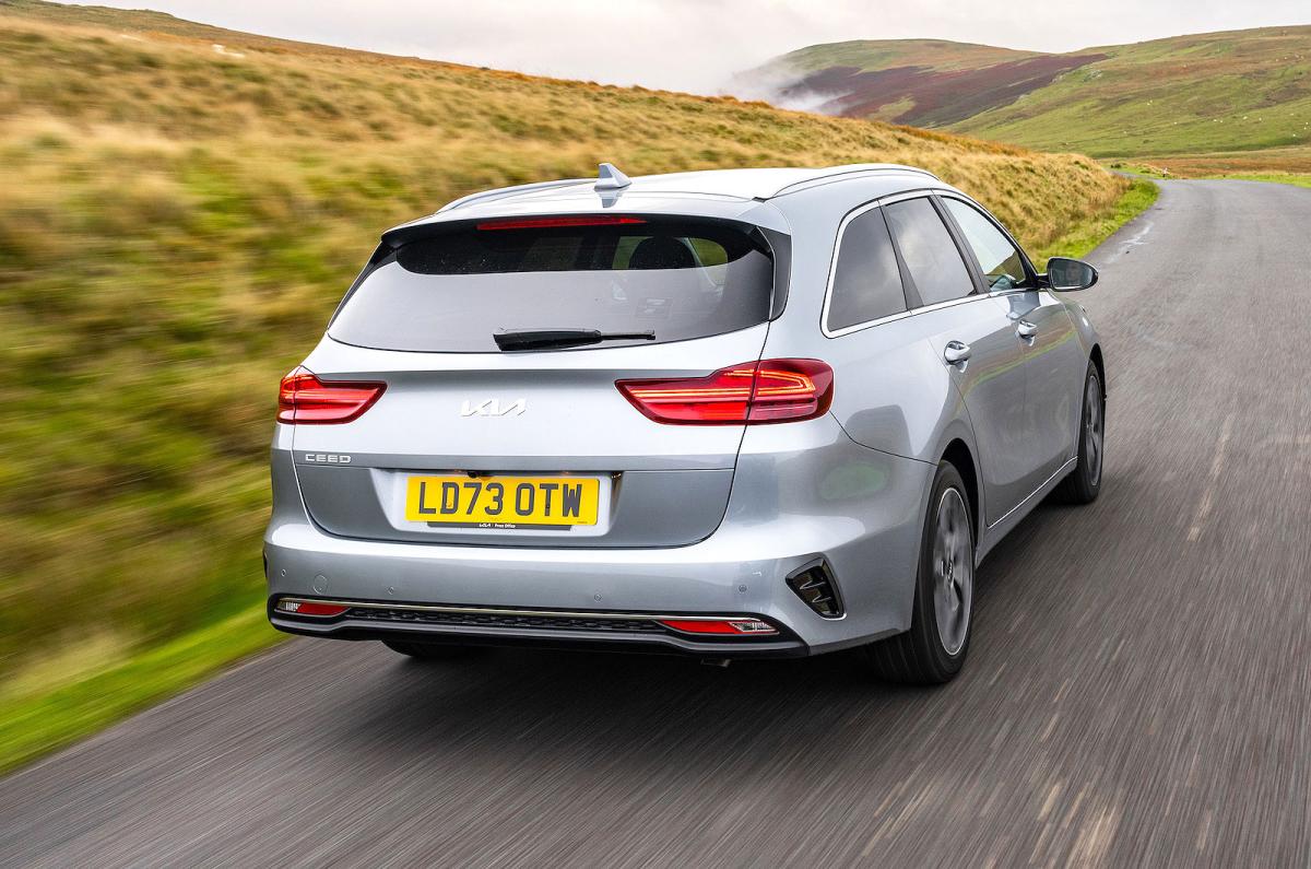Kia Ceed Sportswagon rear right driving