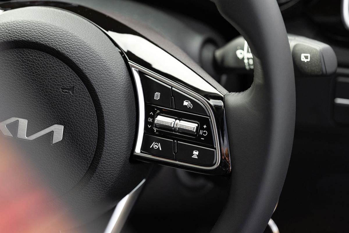 Kia Ceed Sportswagon steering wheel detail