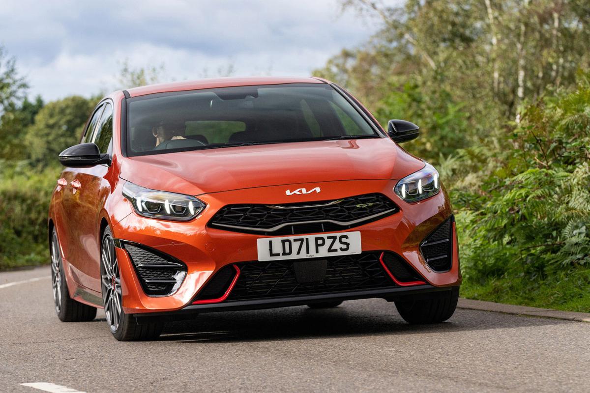 Kia Proceed 2021 front cornering