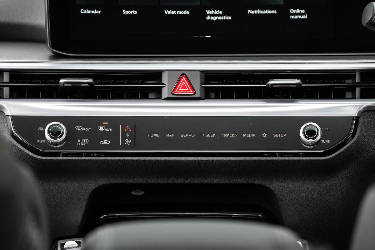 Kia Sorento interior controls