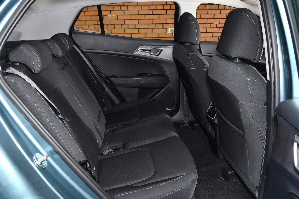 Used Kia Sportage 2021-present interior rear seats