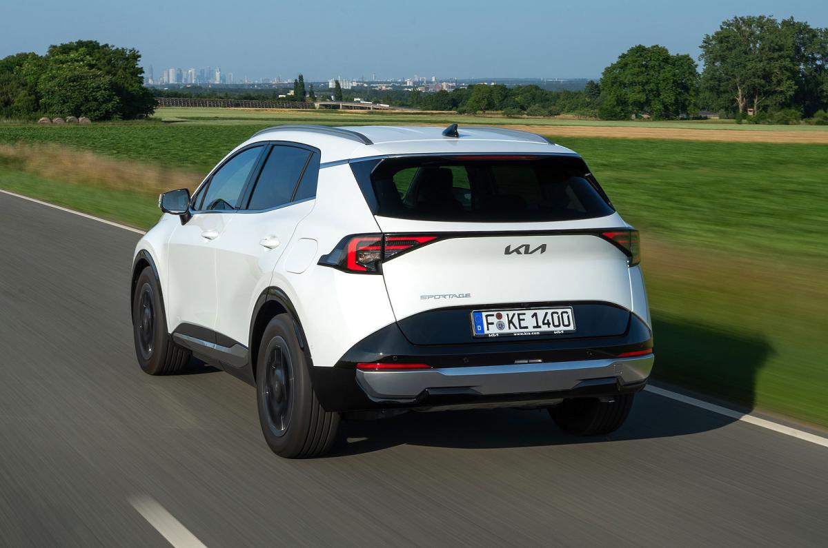 Kia Sportage rear left driving