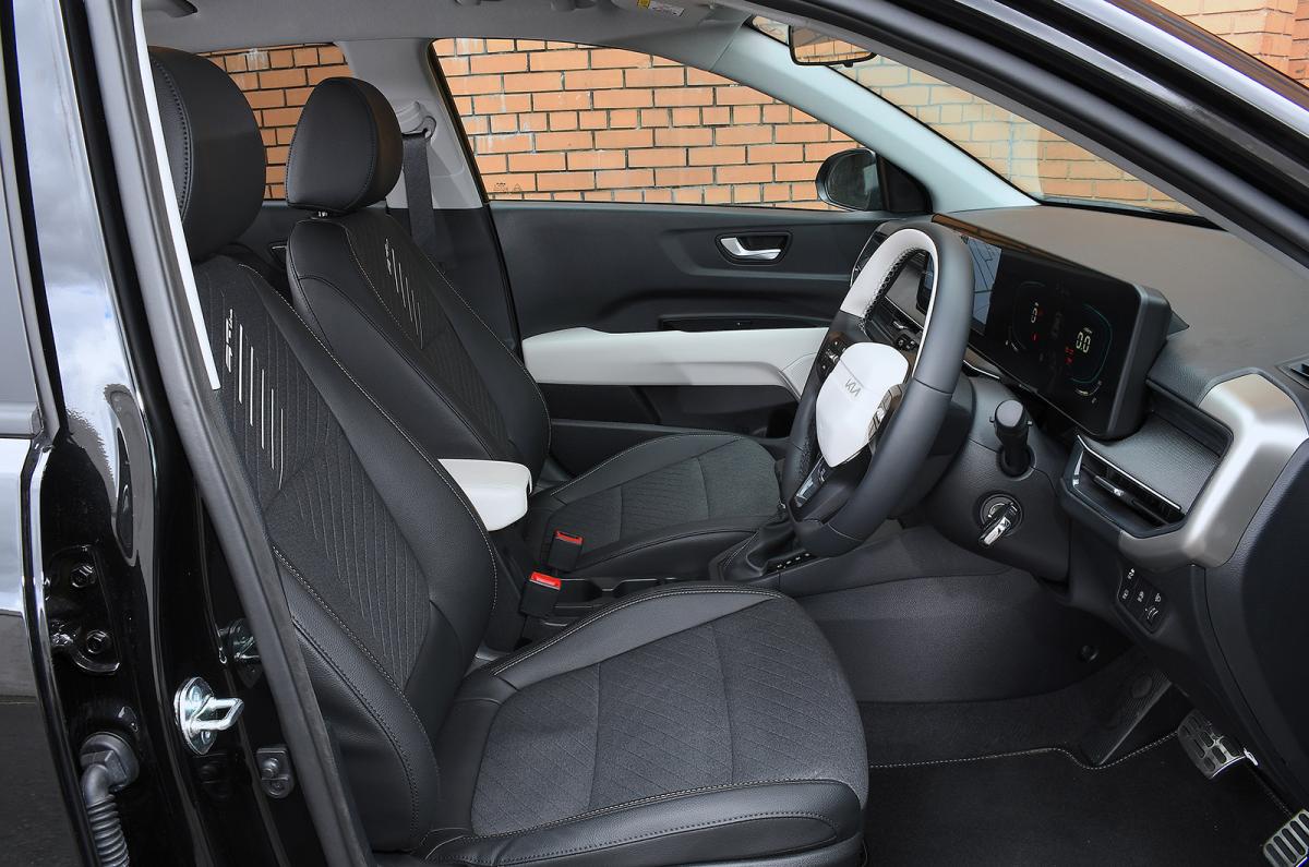Kia Stonic front seats