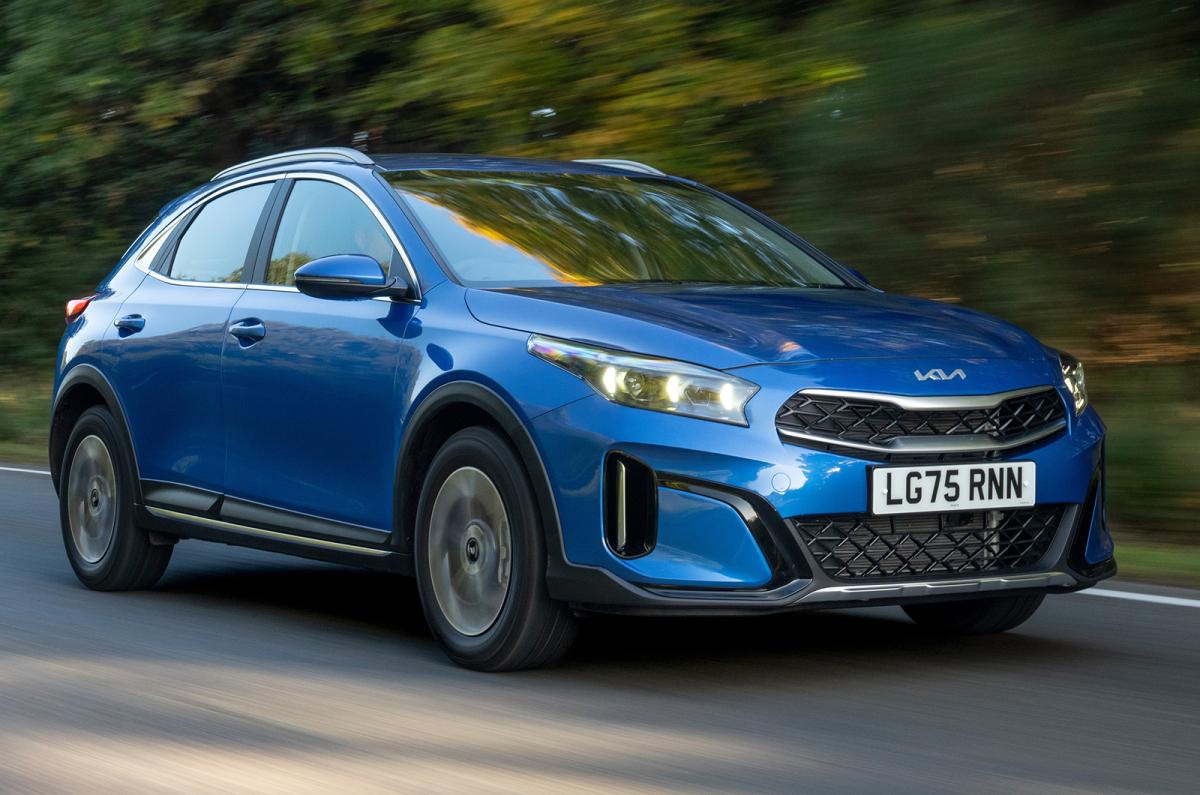 Kia XCeed driving front right