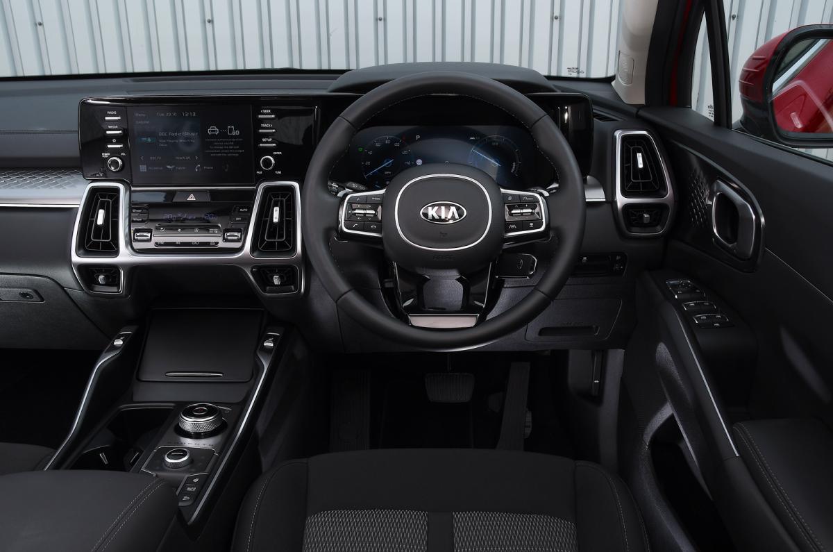 Used Kia Sorento 2020-present dashboard