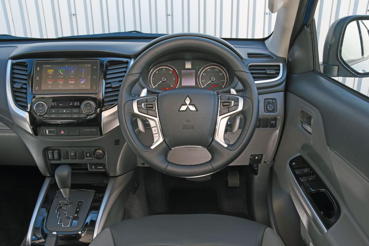 Mitsubishi L200 interior