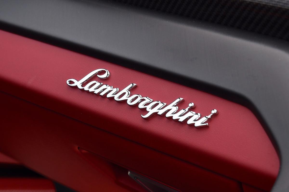 Lamborghini Urus interior detail
