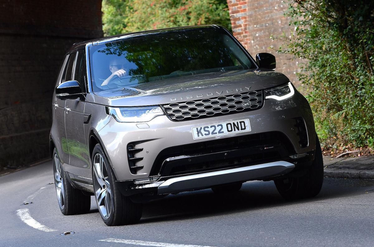 Land Rover Discovery front cornering