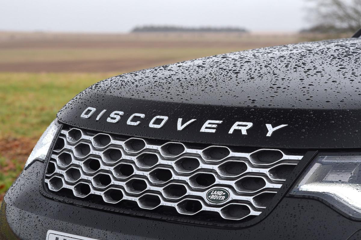 Land Rover Discovery grille
