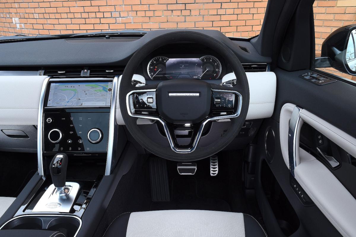 Land Rover Discovery Sport dashboard